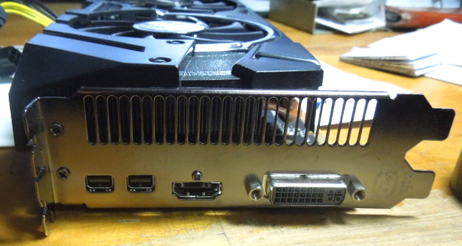 Sapphire HD 7970 ports.JPG