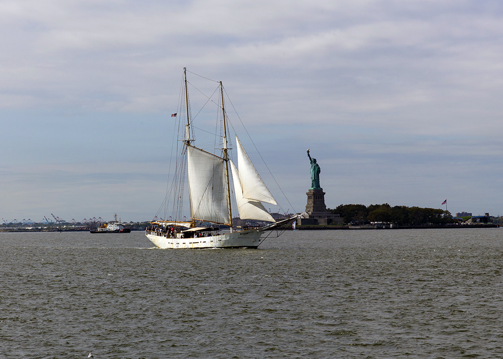 schooner1crop1024.jpg