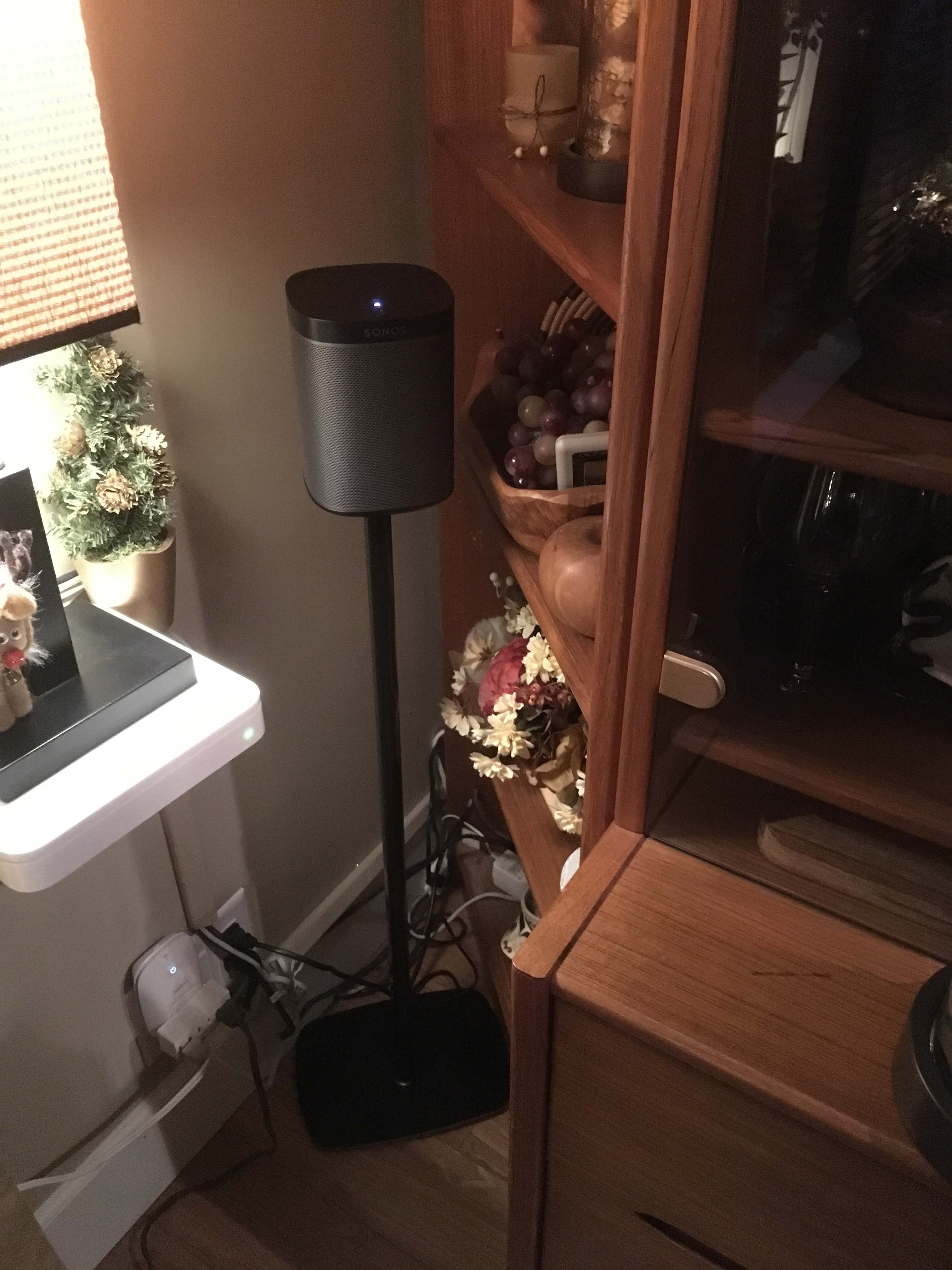 Sonos Play1 and stand.jpg