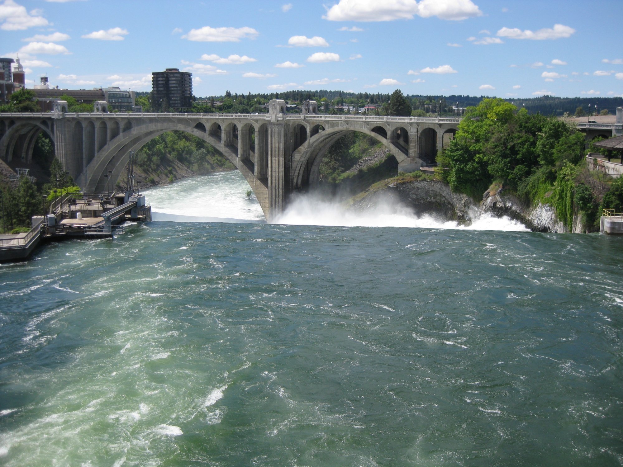 Spokane Post St Bridge West.jpg