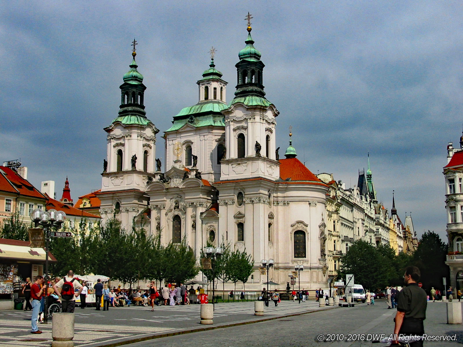 St. Nicholas Church Old Town Square Prague 2.jpg