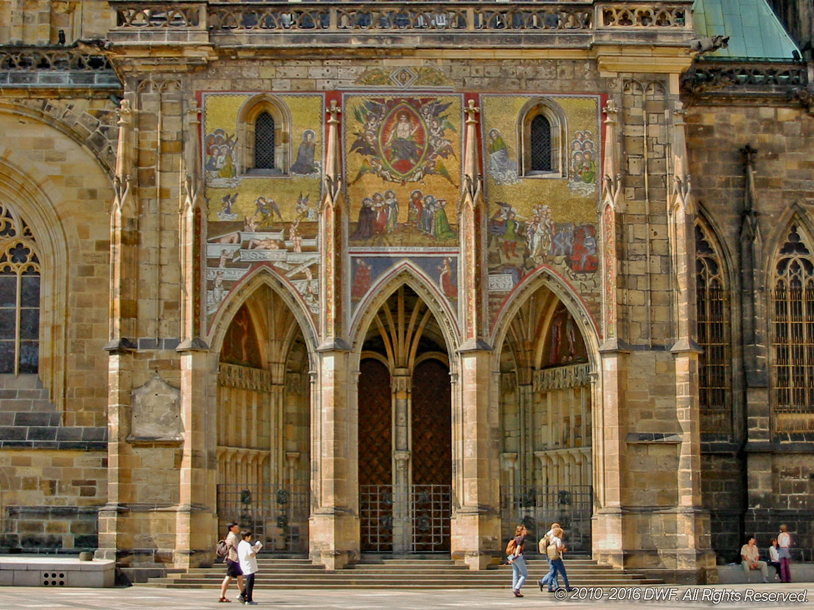 St. Vitus Cathedral Prague.jpg