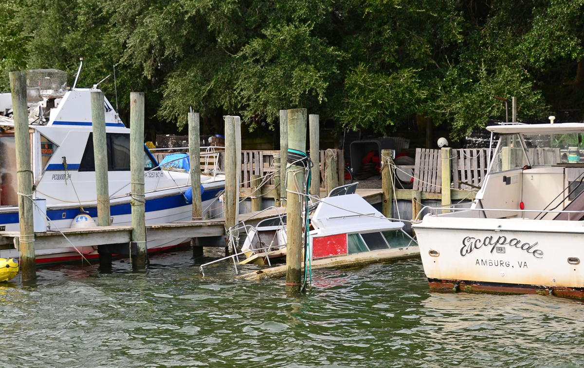 Sunken boat 01 resize.jpg