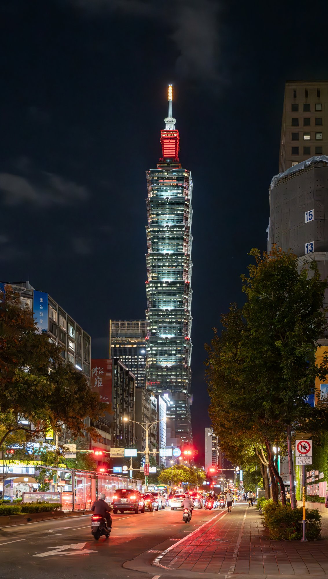 Taipei 101 at Night.jpg