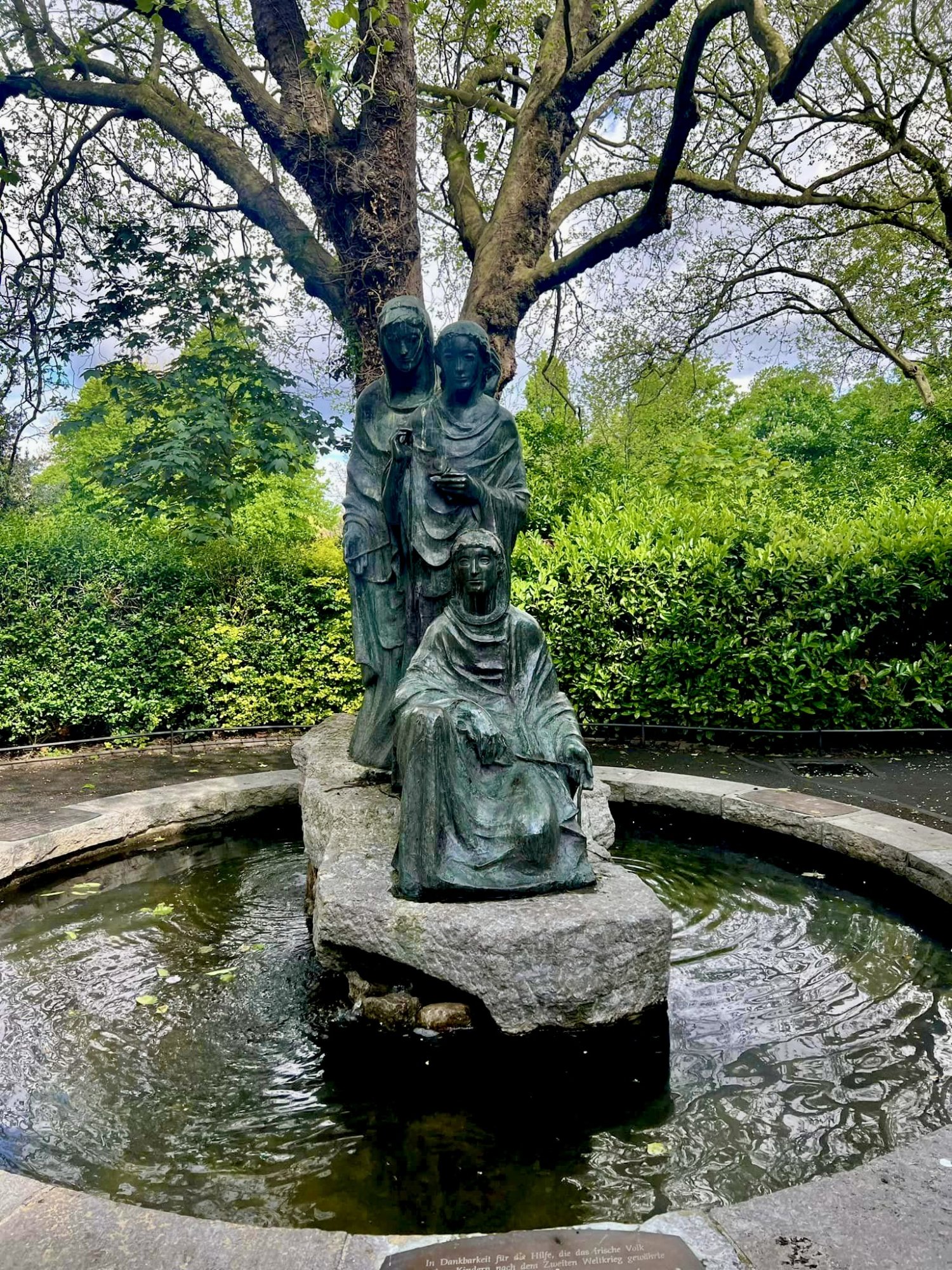 Three Fates Fountain, Dublin.jpg