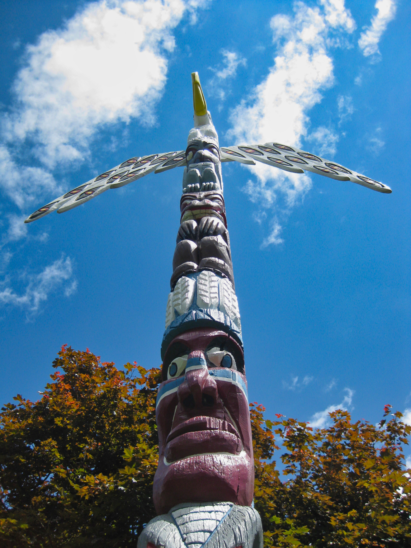 totem_pole_canada_island.jpeg