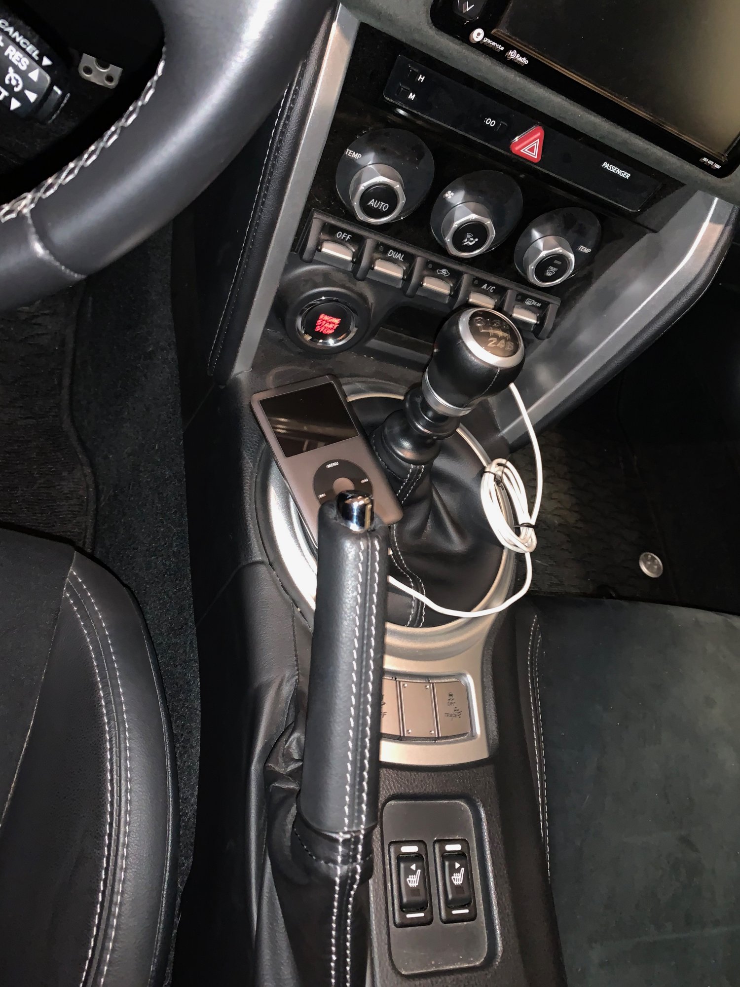 Toyota 86 - Center console.jpeg