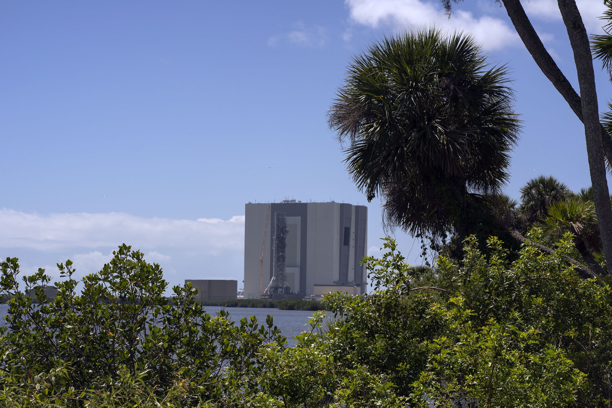 Vehicle Assembly Building - 2500px.jpg