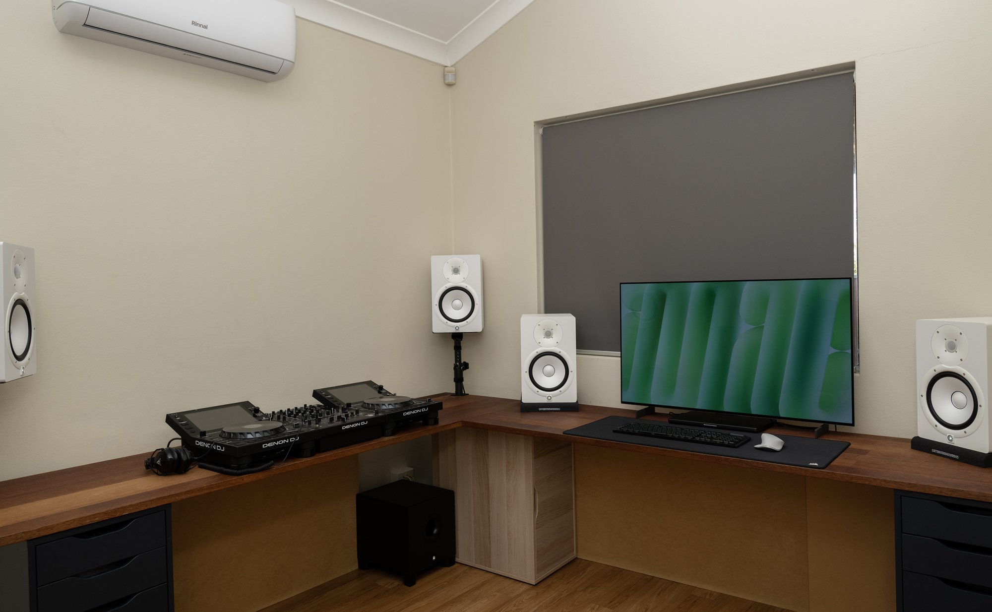 Workstation25.jpg