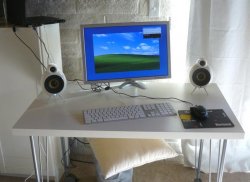 desknomacsmall.JPG