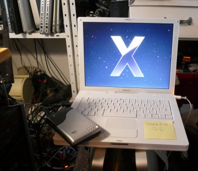 iBook G4 Sorbet first boot.JPG