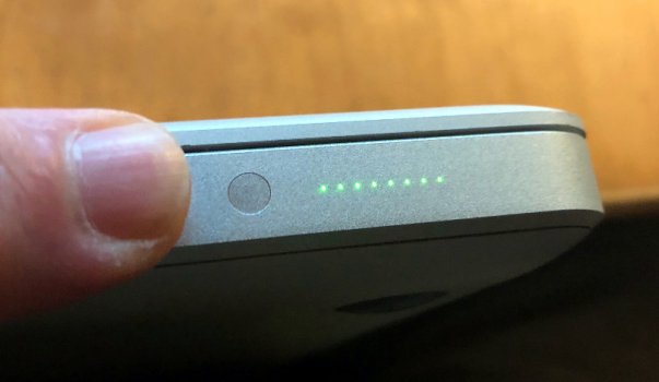 Battery charge indicator and button.jpg