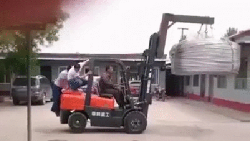 funny-animated-gifs-forklift-fiasco.gif