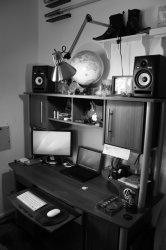 Monochrome_Desk_by_Benguitar.jpg