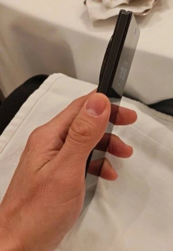 Oppo-Find-N5-leaked-live-image-1-595w-864h.jpg.jpg