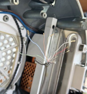 Available wires on gray LCD(?) cable.jpg