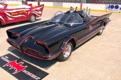 800px-1960s_Batmobile_(FMC).jpg