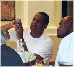 jayz-iphone4-INF.jpg