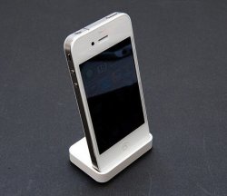 142240-white_iphone_4_dock.jpg