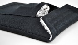 black_macbook_sleeve_adapter_488.jpg