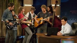 Musical-guest-Dierks-Bentley-Jimmy-Kimmel-records-ABC-show-on-Apple-MacBook-Pro.jpg