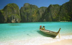 Boat_at_Maya_Bay_-_Koh_Phi_Phi_Don.jpg