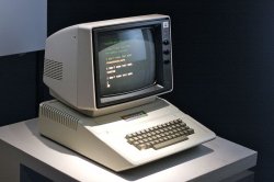 800px-Apple_II.jpg