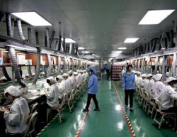 Foxconn-iPhone-assembly-line--450x348.jpg