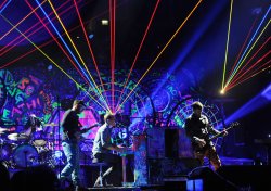 Mylo-Xyloto-Tour-December-9-2011-coldplay-27765999-2560-1811.jpg