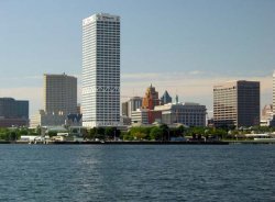 011_Milwaukee_Skyline.jpg