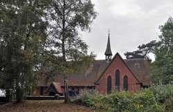 Church of St Philip and St James (1874) Upnor.jpg