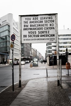 checkpoint_charlie.jpg