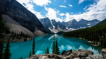 Emerald Moraine Lake 2560x1440.jpg