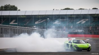 2016_mclaren_675lt_149_1920x1080.jpg