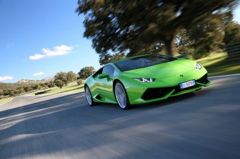 2015-Lamborghini-Huracan-LP-610-4-green-front-three-quarter-in-motion-02.jpg