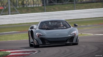 2016_mclaren_675lt_133_1920x1080.jpg