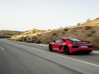 2016_audi_r8_v10_plus_73_1600x1200.jpg