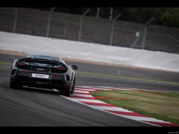 2016_mclaren_675lt_137_1600x1200.jpg