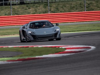 2016_mclaren_675lt_147_1600x1200.jpg