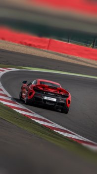 2016_mclaren_675lt_161_1600x1200.jpg