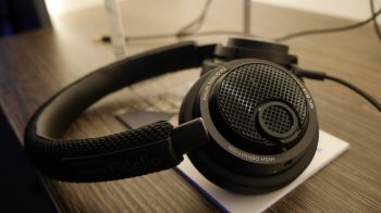 best_headphones_in_2017_-_philips_fidelio_m2bt.jpg