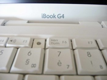 iBookG4hinge1.jpg