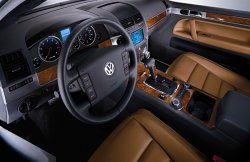 vw-touareg_2004_v8_front-interior_full.jpg