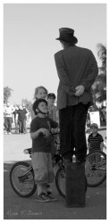 Mime entertaining children at balboa park (photo grain - web).jpg