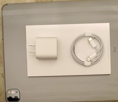 Refurbished_iPad_Pro_Charger_&_Cable.jpg