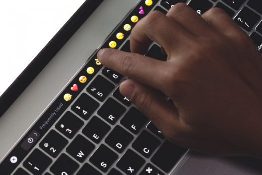 touch-bar-emotikony.jpg