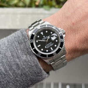 RolexSubmarinerDate16610FSerial-2004WatchVault14_2048x.jpg