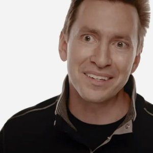 jpg_ipad2-scott-forstall-amazing.jpg