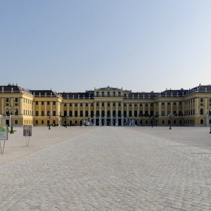 Schonbrunn Palace 2500px.jpg