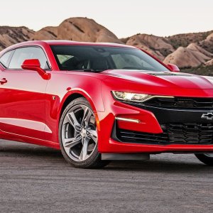 2019-Chevrolet-Camaro-SS-front-three-quarter-1.jpg